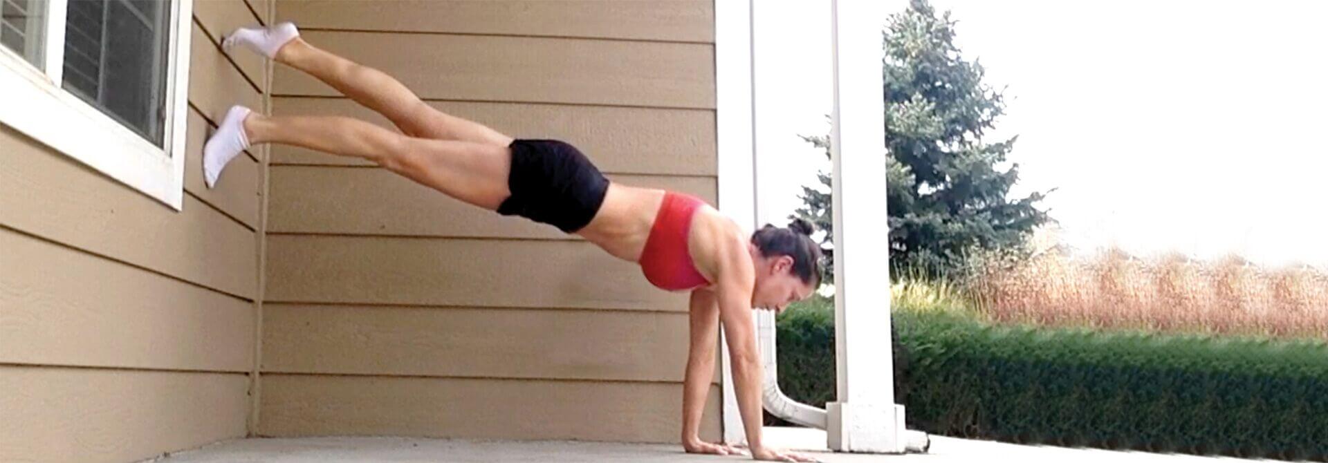This Wall Workout Will Sculpt Your Arms And Abs foto images This Wall Workout Will Sculpt Your Arms And Abs