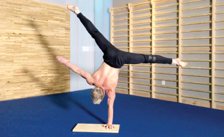 1 Arm Handstand End
