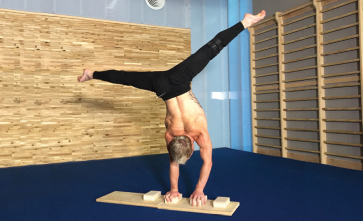 4 Block Handstand Travel End