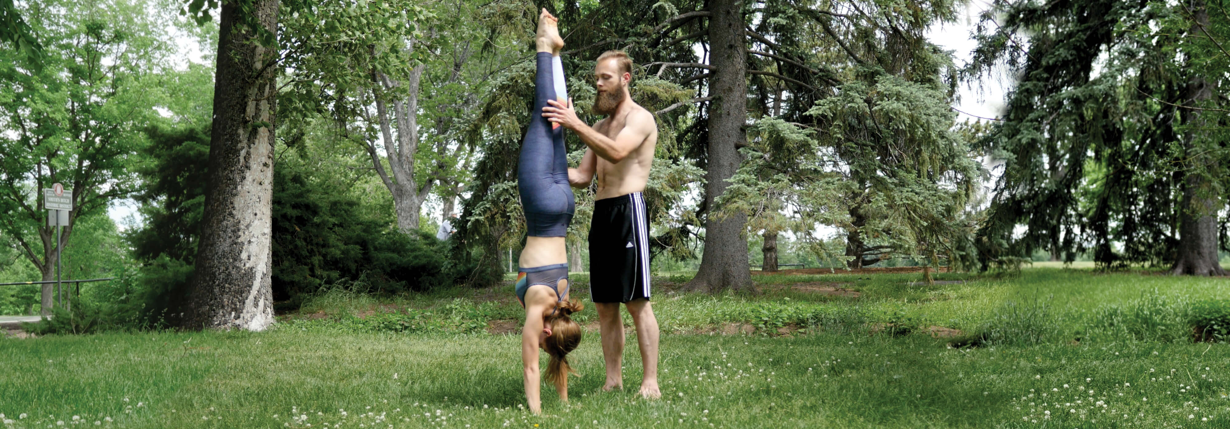 Partner GymnasticBodies handstand training 