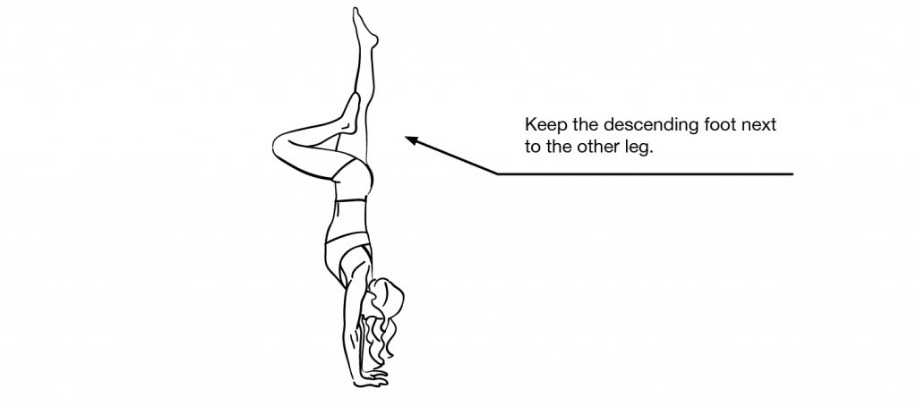 Free Handstand Single Leg Tuck